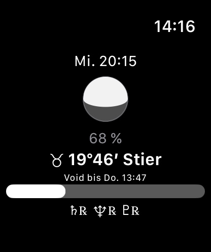Soriel auf der Apple Watch, mit der Krone auf einen späteren Abend gedreht: Kopfzeile mit Wochentag und Uhrzeit, Mondscheibe mit Beleuchtung in Prozent, Mondzeichen mit Grad und Bogenminute, die Endzeit des Leerlaufs mit Fortschrittsbalken und die rückläufigen Planeten